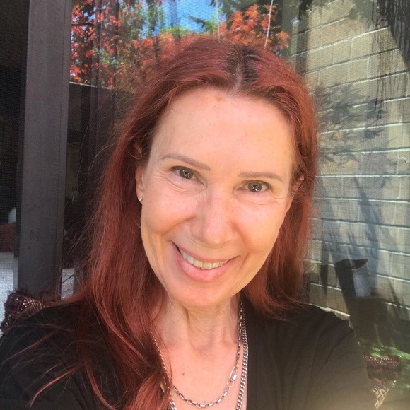 Meet your Posher, Cynthia - Picture 1 of 1